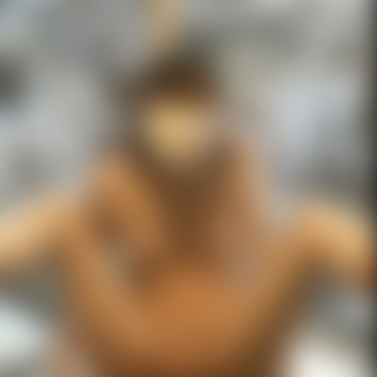 窓際で裸になっちゃったときの写真。外から見えない距離ってわかっててもドキドキした