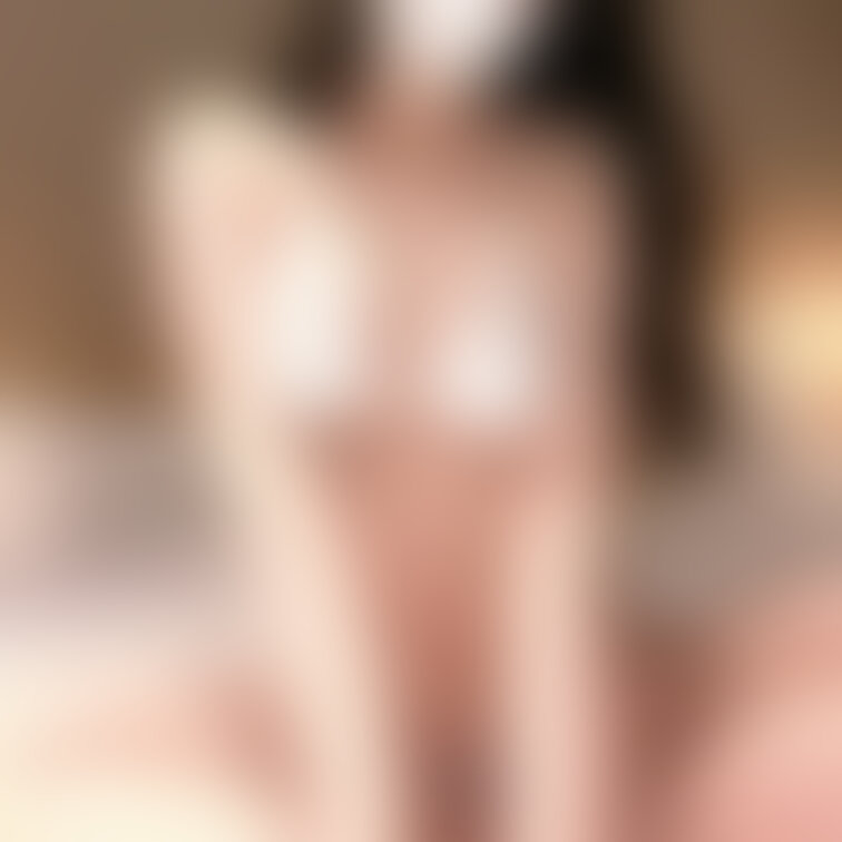 お久しぶりです。みるです。
復活最初の投稿はマイクロビキニです♡気合い感じてくれ!笑
もっとえろ自撮り見たい