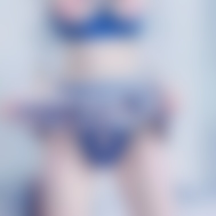 教室でオナニーをしているところをクラスメイトに隠し撮られてしまった女の子。弱みに付け込まれ、彼に命令されるがまま破廉恥な