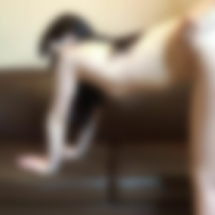 ソファーで立ちバック