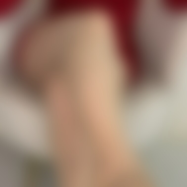 「足も舐めていいよ」ノーパンストッキングで開脚💕
ストッキング足が好きな方どうぞ💕
