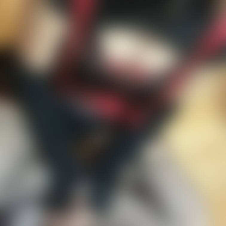 赤チェック衣装パート2😶