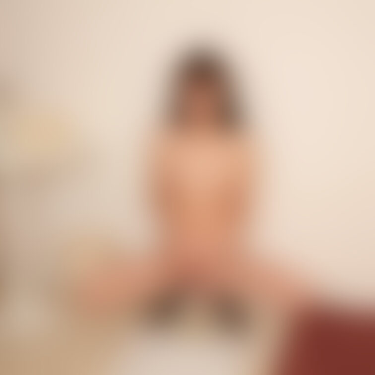 【The EHC premium 】#019_YUKINO
人妻YUKINOさんコスでおしっこ（14/31ページ）
