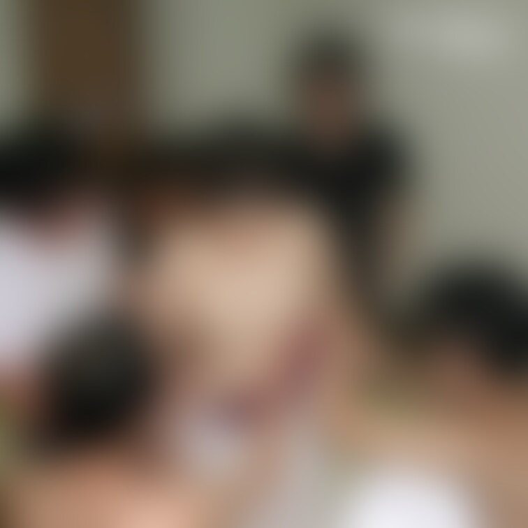 超敏感体質の「千里さん」が、乱交プレー初体験！
少し愛撫されるだけで、身体をよじらせて感じちゃう・・・。
そんな反応