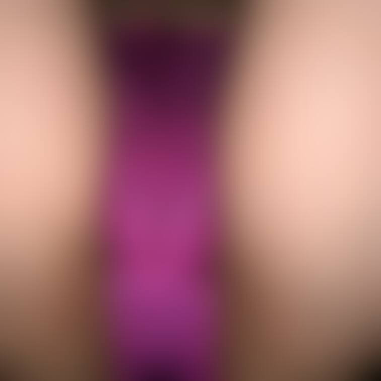 むわっとメスの匂いがしそうな
ぷっくりパンツの部分
ピンクのどエロパンツがまたいい味出してる
