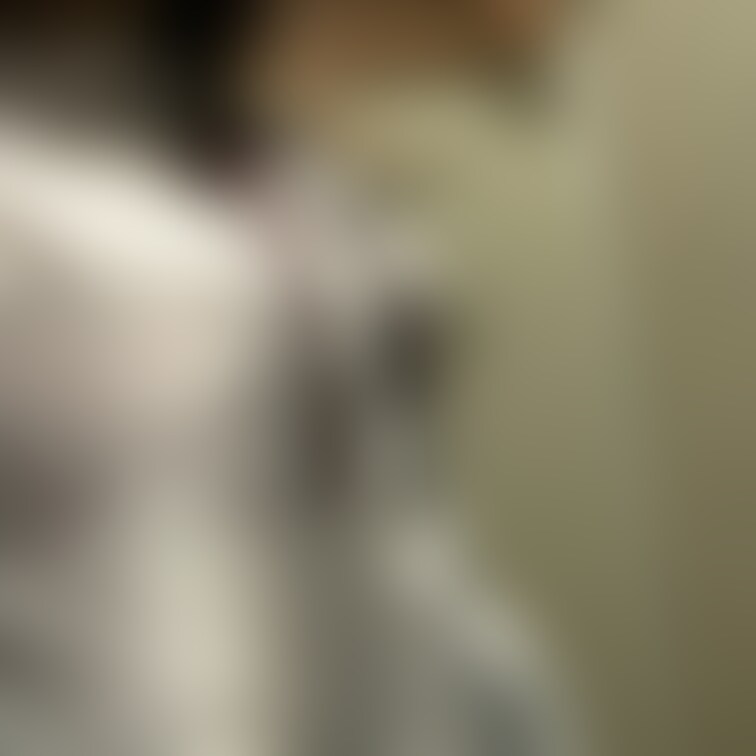 おはようございます☀
制服着てみた🤭💕似合うかな🥹？
ブラウスが小さくてボタン取れそうだった💦