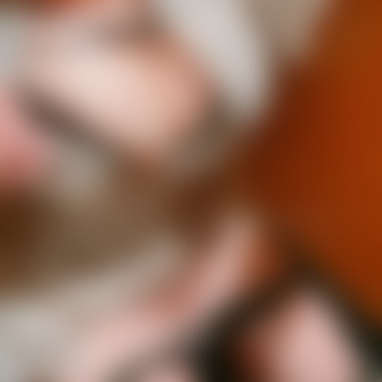 零れそうなお胸助けてー!(>人<;)