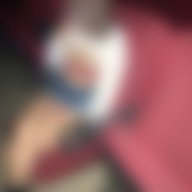 今日は池袋の映画館へ
1人で入ってドキドキ😵
優しそうな男性を見つけ撮影をお願いしました!!
今は上野のホテルに来