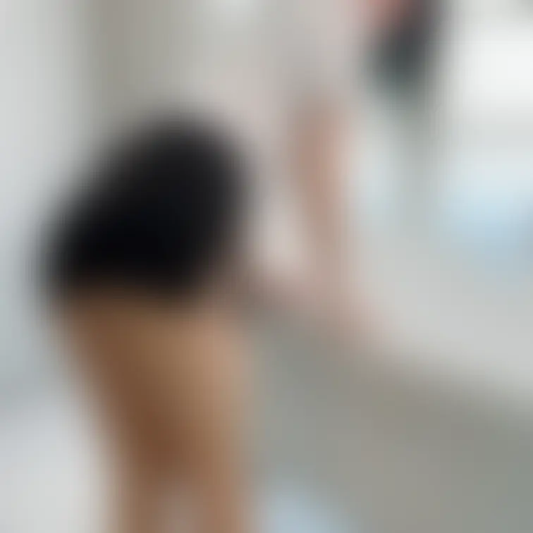 立ってるとちょうどいいミニ丈って 屈んだりすると余裕で見えちゃったりする👀 
階段はお尻おさえてのぼろうね