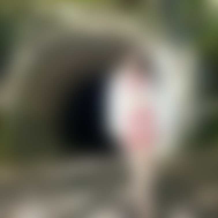 こんな姿で散歩してる人妻が居たらどうしますか？