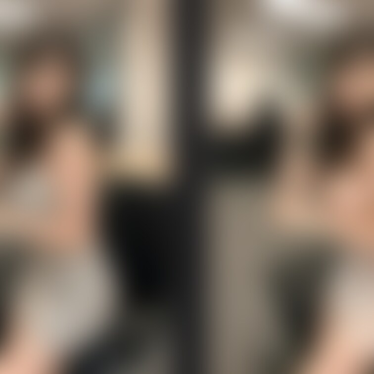 着衣と脱衣を並べた画像です。画像№523
