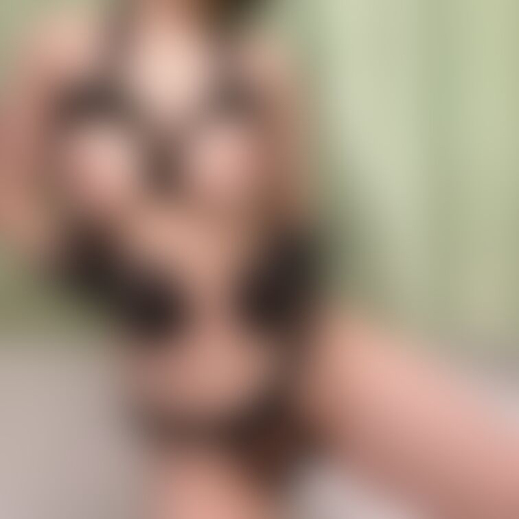 この間の衣装と少し違うよん♡
おっぱいは丸出しより少し隠れてる方が好きなの、、、？