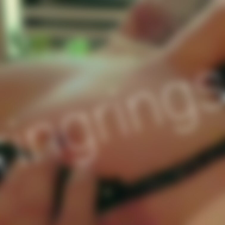 乳首をサワサワと✋