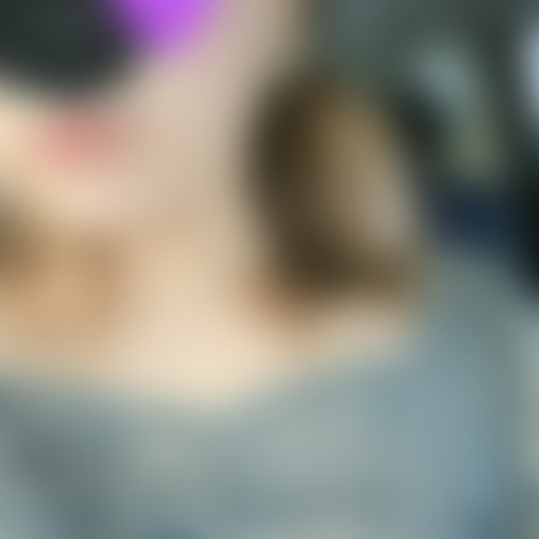 こんにちは☺️

昨日ワクチン二回目打って、今日は熱はないもののダルさにやられて１日中ベッドにいます😭
旦那の看病に感謝