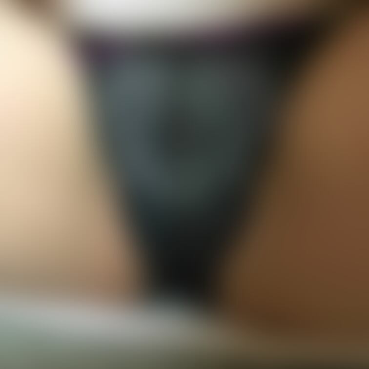 肉厚豊満ギャル妻😋
肉厚下着😘
中身はパイパン　黒ビラ小クリ😗