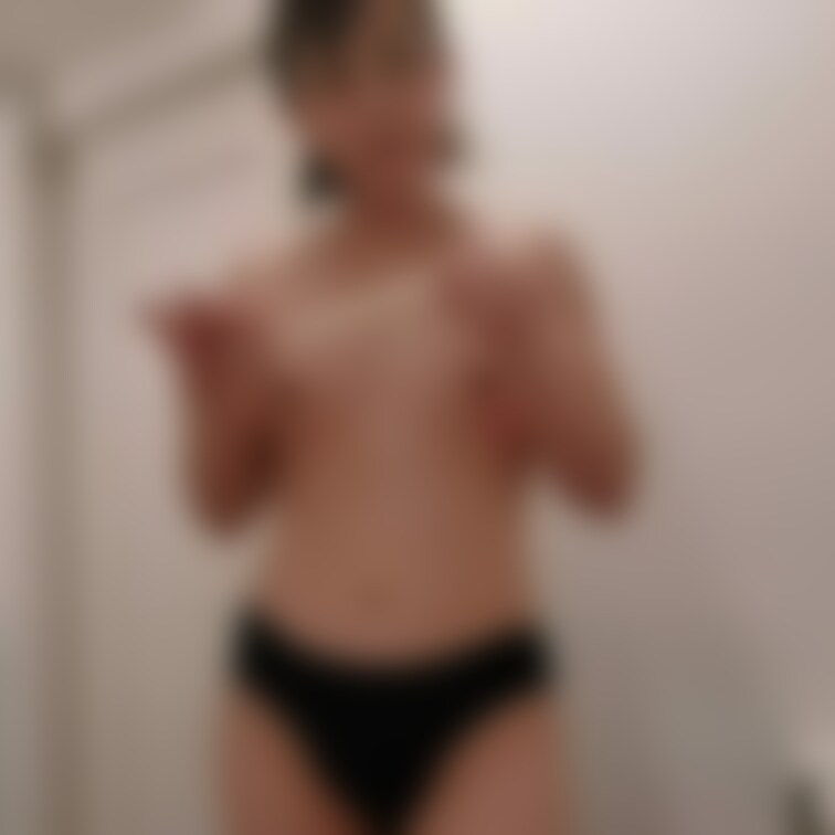 お尻でチャレンジ🔥

割り箸🥢割を試みたが
今回はどうなる？？？