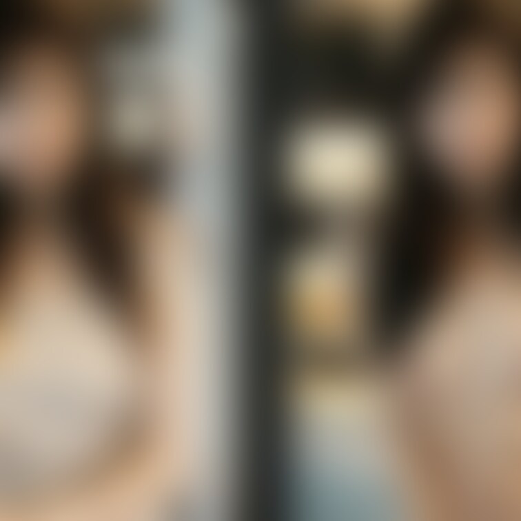 着衣と脱衣を並べた画像です。画像№233