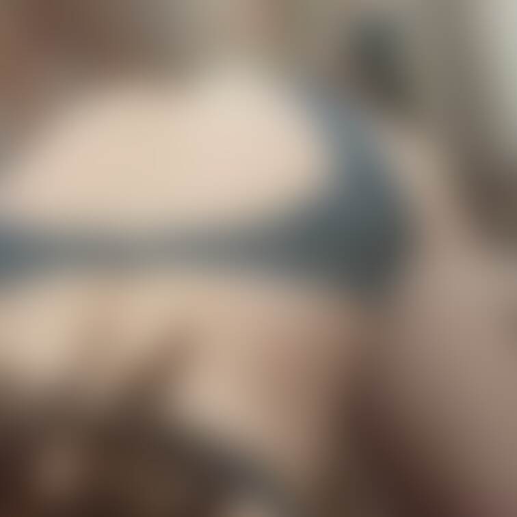 朝からバックでどうですか？(∩˃o˂∩)♡
腰掴みやすいってよく言われるよ…♡