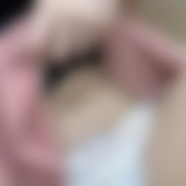 スカートめくったら白パンティ