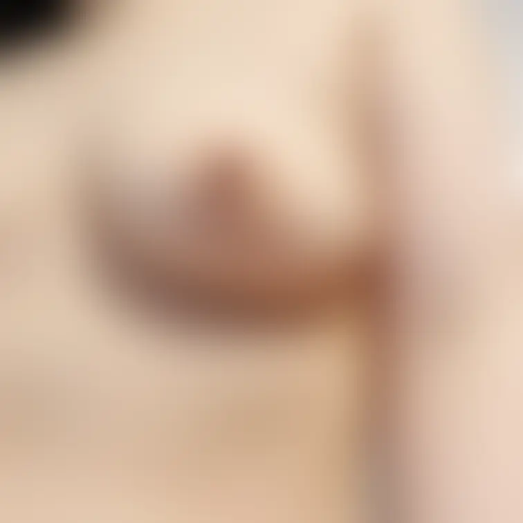 みずきのオッパイドアップです。撮影中、近づいて撮りました。乳首が立ってるのがよくわかります。乳首が立ってても隠すことがで