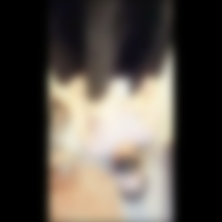 これは○○○中の犬をお立ち台にしてキスをしてるシーンよ
人間としてではなく台として扱われて
見上げることしか出来ない