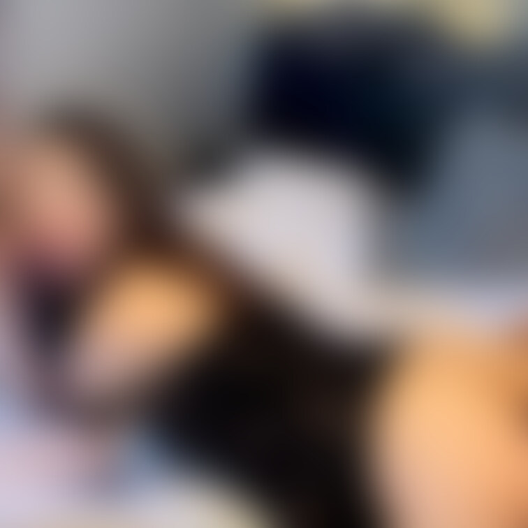 大きなモノを咥えてる妻の姿はやっぱり良いです
長年フォローしてくれて妻のファンと言ってくれた事もかなり僕の股間にきまし