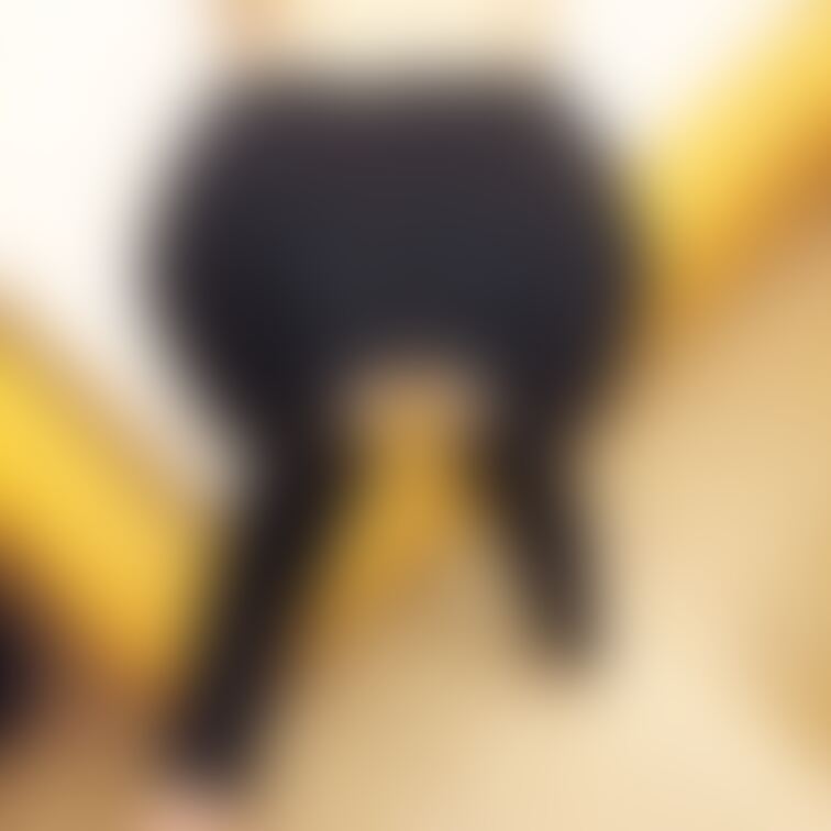 黒スキニーを着用した写真です。
中にTバック履いていますが今度この組み合わせでアダショに行こうかと思っています。
こ