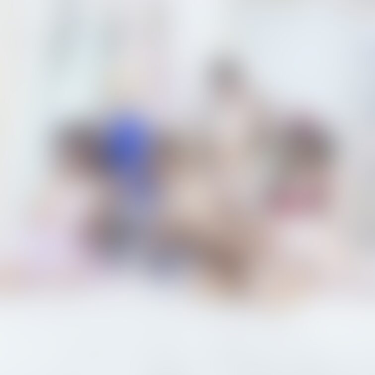 集合写真になると、(なるべく)全員にピントが合うように絞りをf8以上に設定します。
そうなると、背景のボケも少なくなり