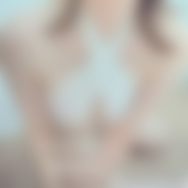 谷間強調しすぎかな。、