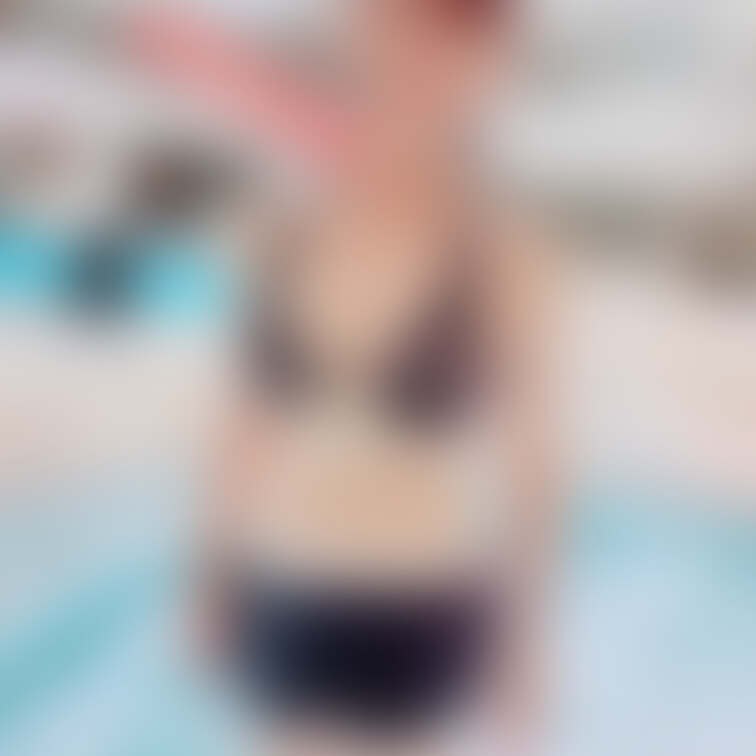 ★顔出し★嫁ちゃん水着姿

Twitterにあげた写真の、追加バージョンです！
つい先日の、○○○旅行で行ったホテ