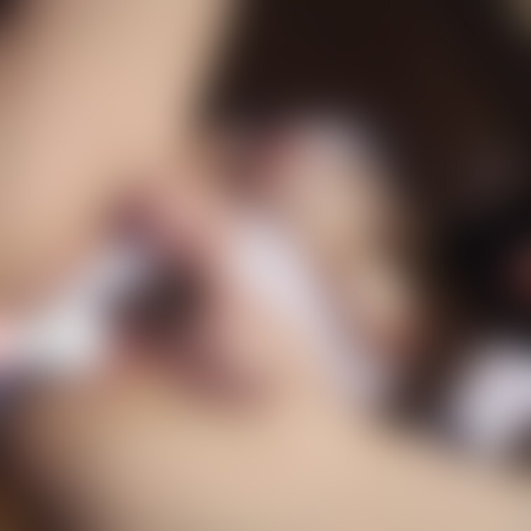 自分からアソコを広げて晒して更なら快感を求める変態人妻。旦那さんが見たら気絶するような恥ずかしい姿を晒して感じ、理性が崩