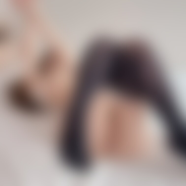 のーぱんでゴロゴロ💭♡
しっかり見えちゃってます...♡