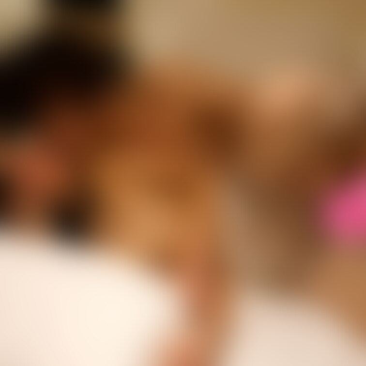 <本日の1枚>
Yuriがエロく唇を奪われてるところ、興奮する…
今日の露出プレイは見学者何人集まるかな？