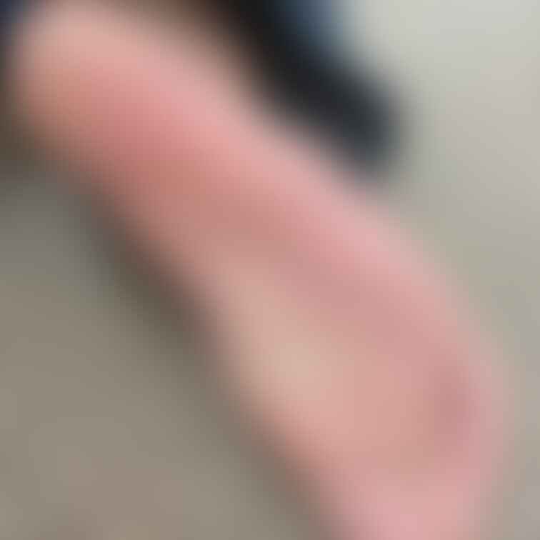 今日のあんよ🦶
仕事終わりに脱いだら蒸れてちょっとしわしわになってたww
いろんな角度からの足の裏〜🦶