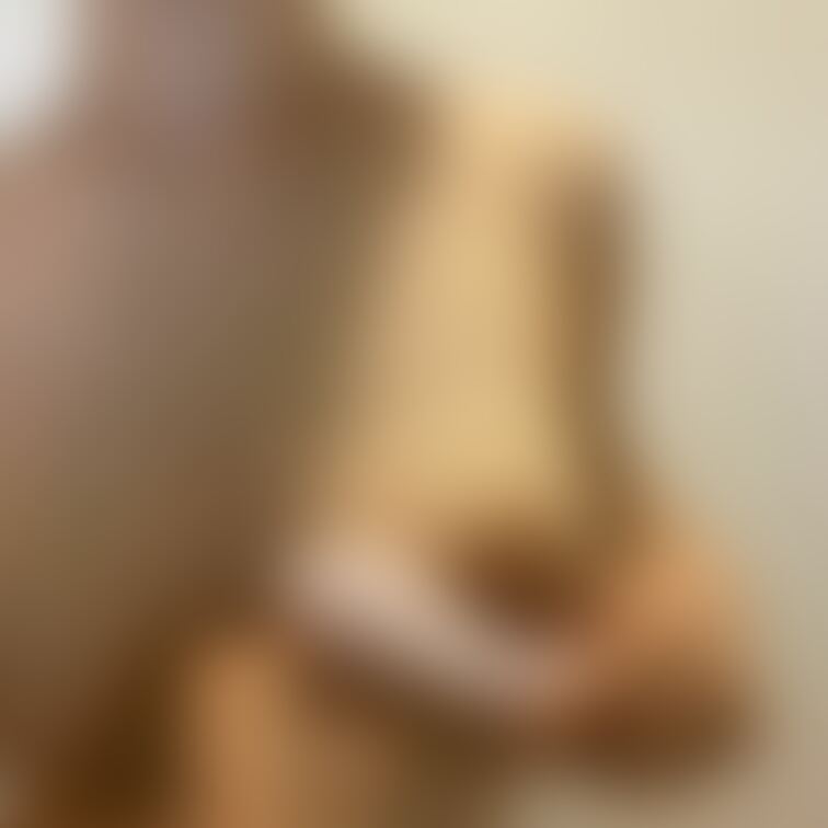 ち◯この先っちょを人差し指で擦った後に、その先っちょを私の乳首に擦り付ける🤣
妄想しながらバイブでやるの好きなんだよ