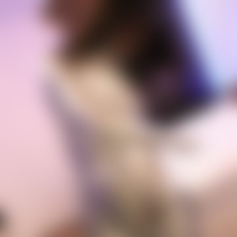 【美少女銀粉モデル】
 スレンダーのアイドル級モデルが銀粉まみれになってくれました！
 最初は髪を銀色にするのも嫌が