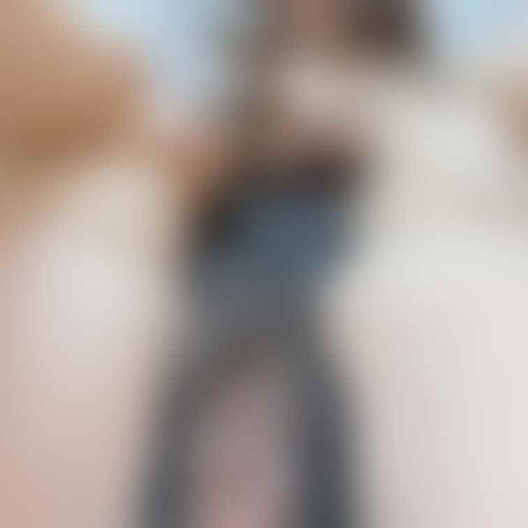 穴あきぱんつでオマンコ見せつけ写真💓
お顔、、メガネで事故ってたので濃いめのモザイク処理すみません🙈