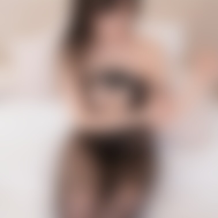 ぬぎぬぎ、、

この網タイツの自撮りはいっぱいエックスで使ってるから
見覚えある人多いかな？？♡

