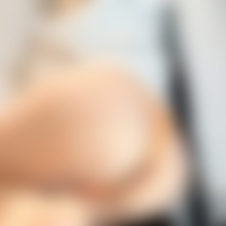 おしり🍑
シャツも脱いでほしい?