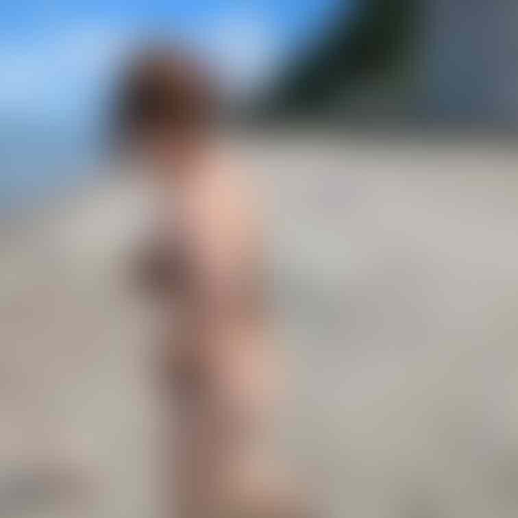 2024年最新🏖で撮影📸
セクシービキニで海水浴🏖人気デリ嬢妻のプライベート📸📸