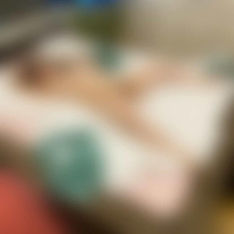 先日、6人の男性とホテルに行ったんですけど、1時間くらい遅れて来た人がいて、そのときに撮影してくれた画像です。

初