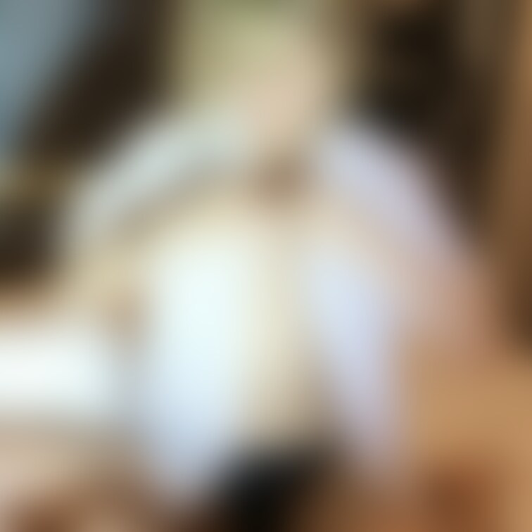【華のNo.SEVENTEENちゃん】スカート脱いで、ワイシャツ脱ぎ脱ぎ💕太もも生足がたまりません😮‍💨💕その2

