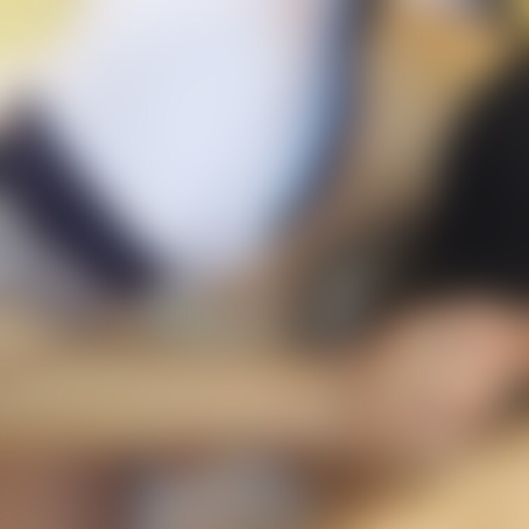 喉奥まで突っ込まれることを自ら望みだした人妻。これまで旦那にもされたことのない行為に欲情しそれだけでトロトロに垂れるほど