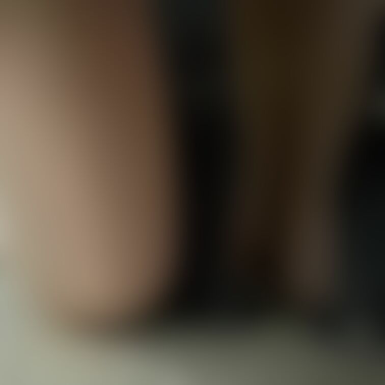 ねーねー触る?