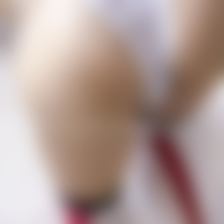 白って濡れちゃうと透けて見えてる…？
濡れちゃってるとこ
つんつん👆👆👆
してみてね💕