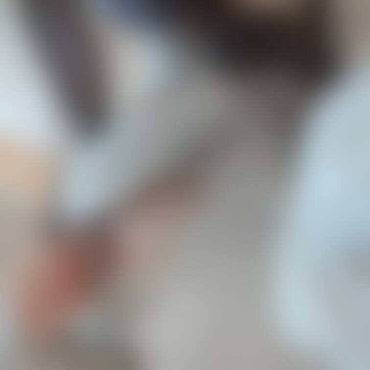 週末 気まぐれ更新❣️
友達と待ち合わせ前に、胸ちらしちゃいました⋯
(ブラ付ける前に合流してピンチでした笑)
