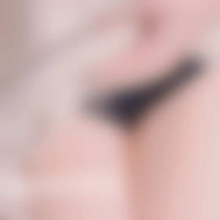 あらら💦昨日、写真投稿出来てなかった🥺ゴメンね
ロングスカートめくってチラリ🫣
見えない下着が見えると興奮するの❔💕