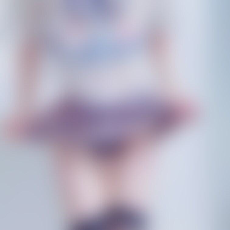 教室でオナニーをしているところをクラスメイトに隠し撮られてしまった女の子。弱みに付け込まれ、彼に命令されるがまま破廉恥な