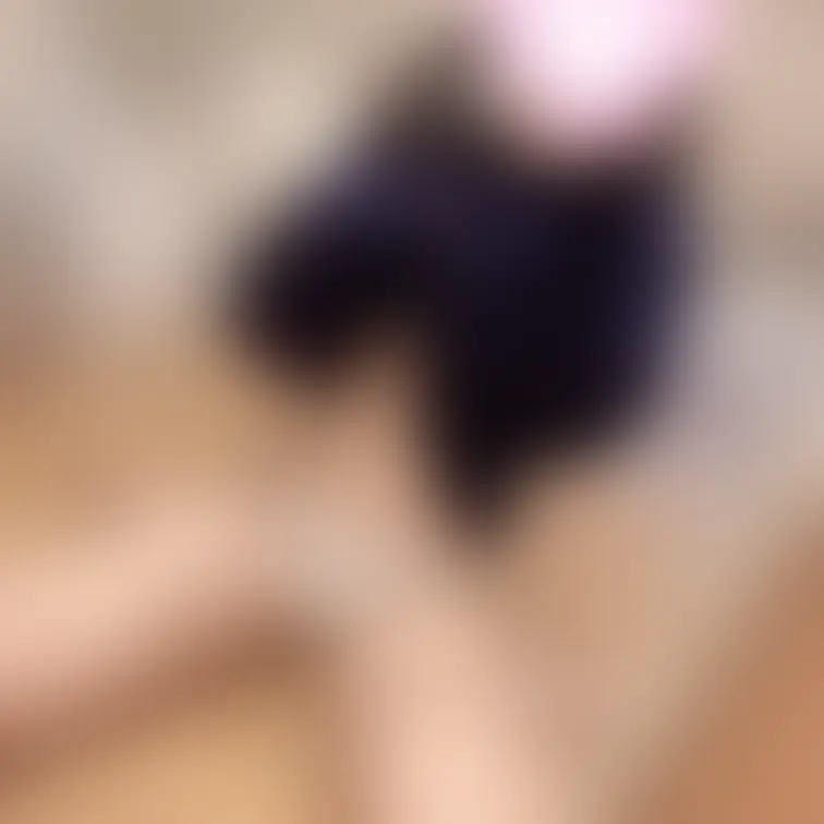 MyFansのえちえちプラン加入者限定で8/8(金)19時に恥ずかしいけど
制服姿のままベッドの上で大きな電マを使って