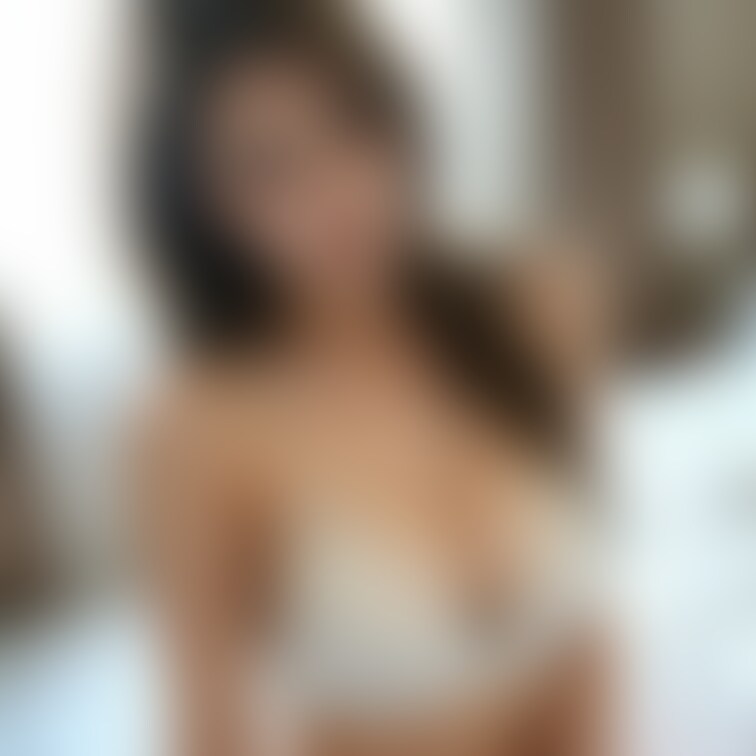 白い下着縛り😜💕

みんなは何色の下着が好き？？

白はシンプルなのが好きなんだよねー❣️